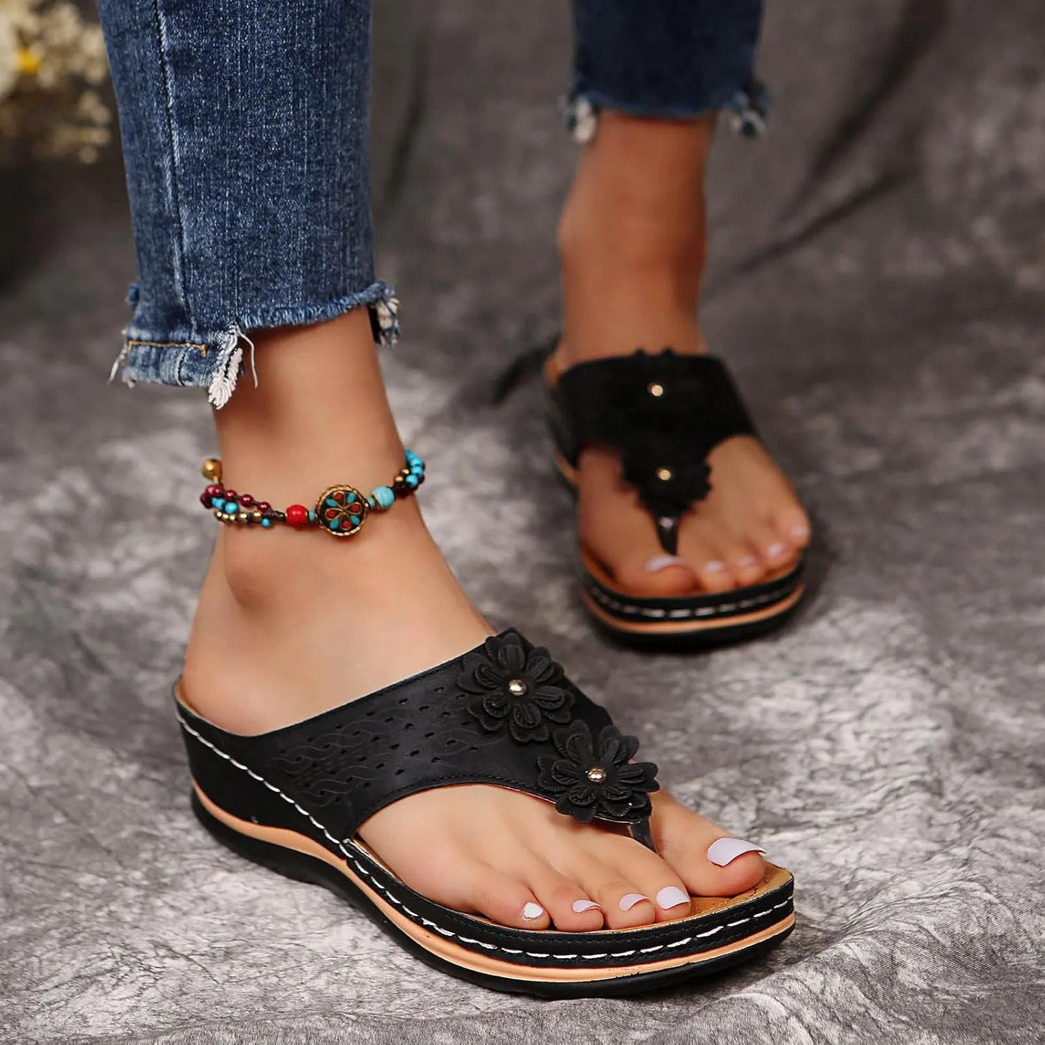 Orthopedic Sandals for Women Arch Support Sandals Women's Clip Sandals Flip Flops Comfy Wedge Walking Slippers Anti-Slip Breathable Sandals Women Dressy Summer Beach Travel Flip Flops (Black, 7.5)
