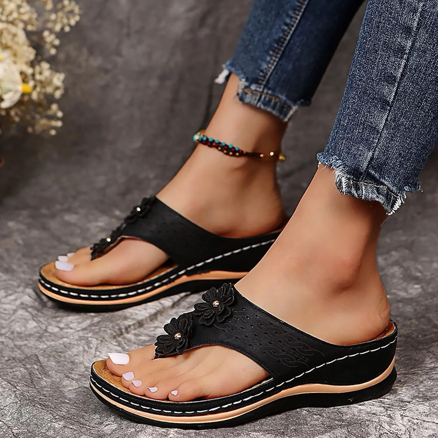 Orthopedic Sandals for Women Arch Support Sandals Women's Clip Sandals Flip Flops Comfy Wedge Walking Slippers Anti-Slip Breathable Sandals Women Dressy Summer Beach Travel Flip Flops (Black, 7.5)