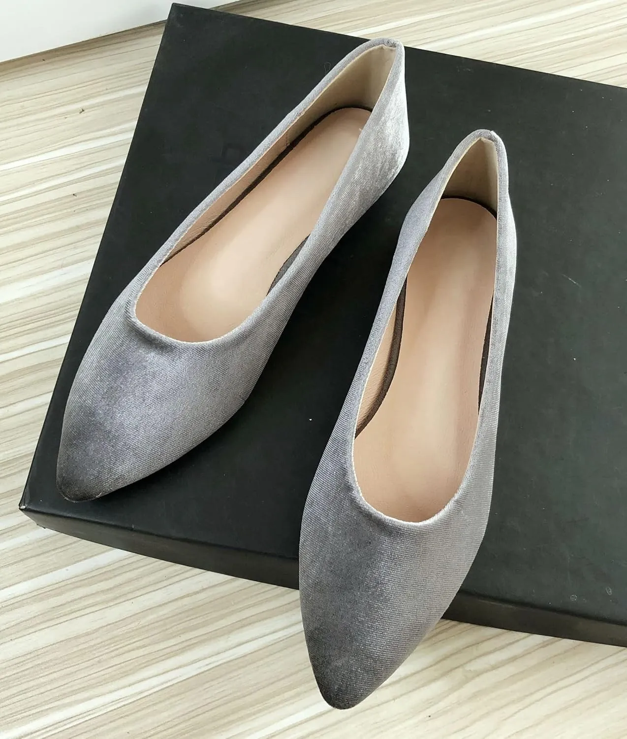 SAILING LU Flat Shoes for Women Casual Slip on Loafers Comfort Pointy Toe Ballet Flats Velvet Foldable Shoes