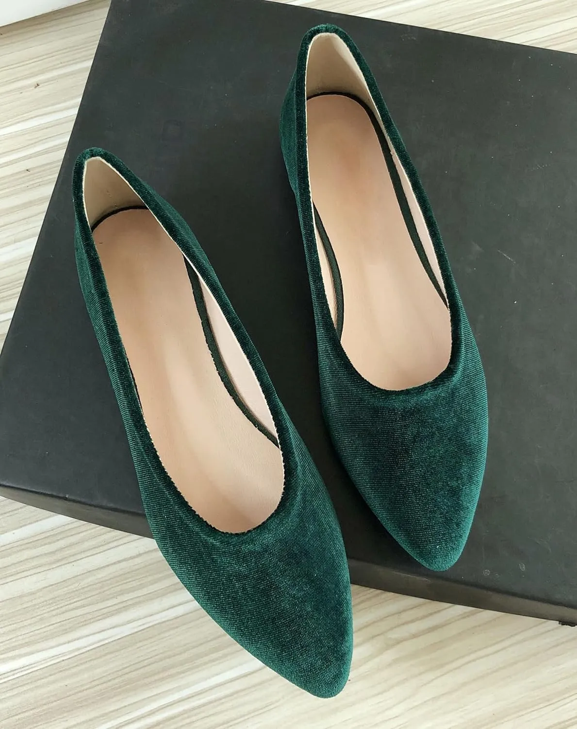 SAILING LU Flat Shoes for Women Casual Slip on Loafers Comfort Pointy Toe Ballet Flats Velvet Foldable Shoes