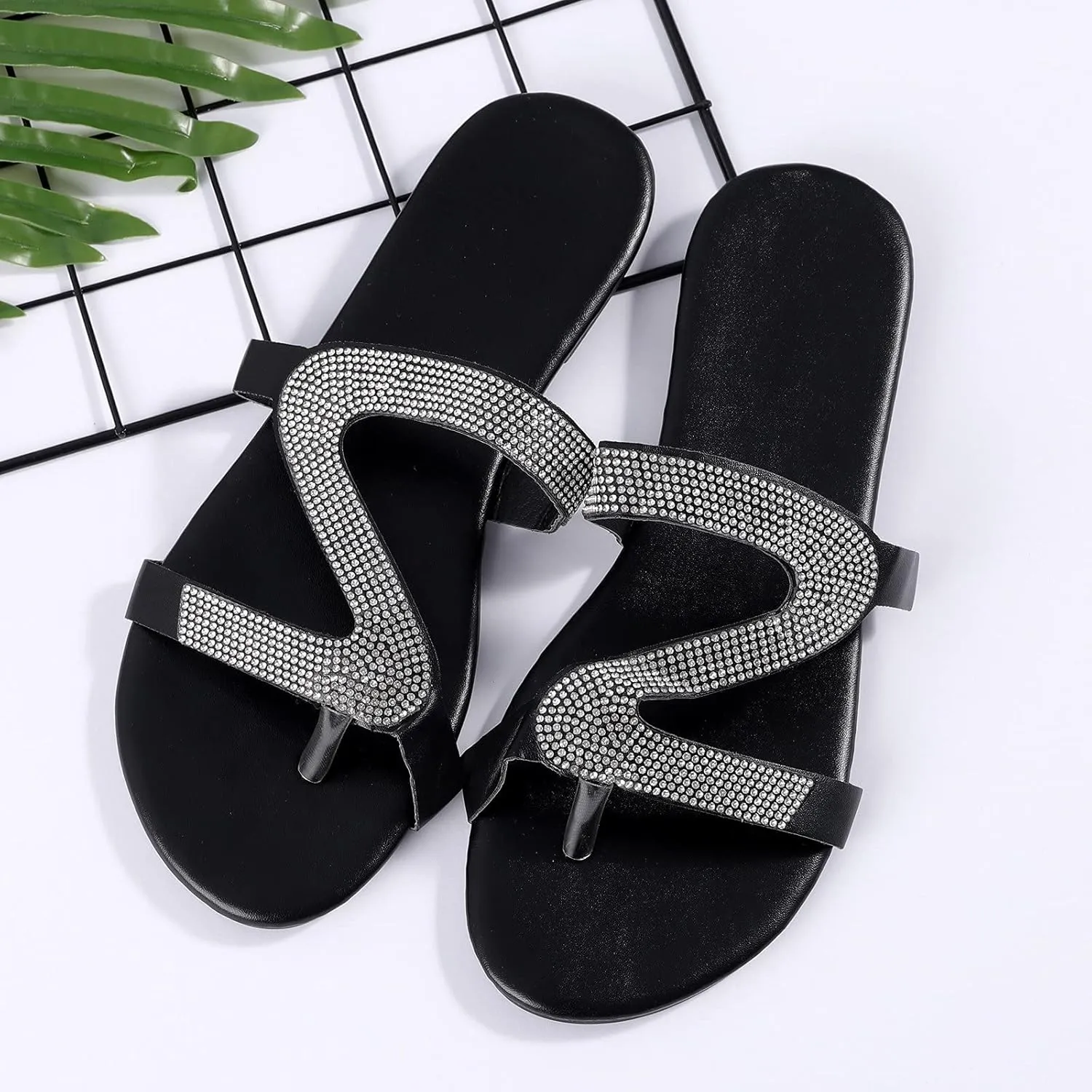 Shiny Rhinestone Flat Sandals for Women Open Toe Slip On Flip Flops Summer Outdoor Beach Travel Flats Party Club Shoes
