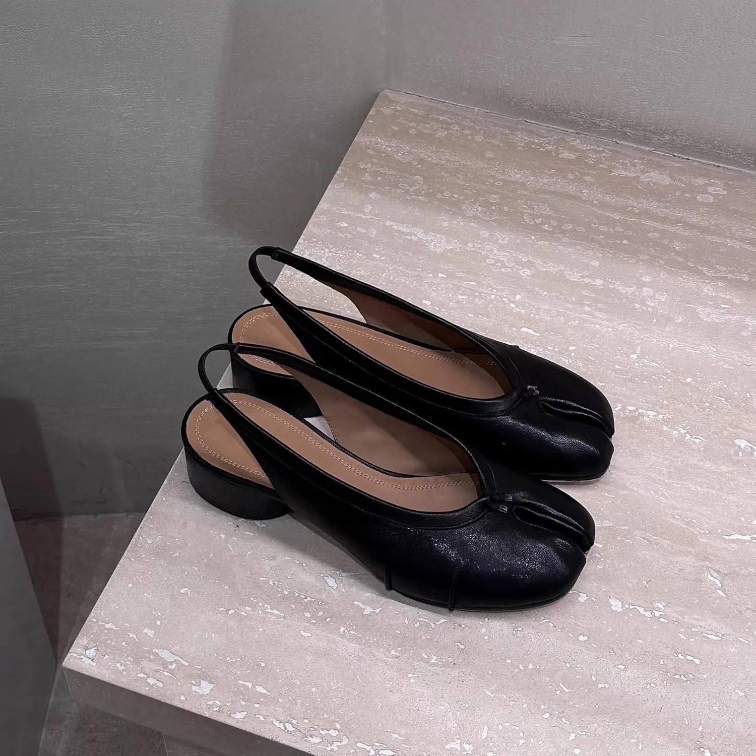 Tabi Shoes Women Slip on Ballet Flat with Back Strap Low Heels - Split Toe Orthopedic Sandals Cute Casual Comfortable Walking Lightweight Loafers Female Solid All-Match for Beach Travel Daily Wear