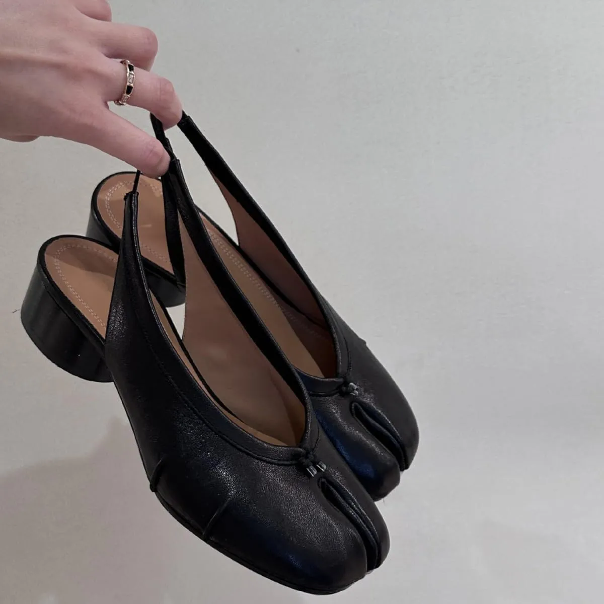 Tabi Shoes Women Slip on Ballet Flat with Back Strap Low Heels - Split Toe Orthopedic Sandals Cute Casual Comfortable Walking Lightweight Loafers Female Solid All-Match for Beach Travel Daily Wear