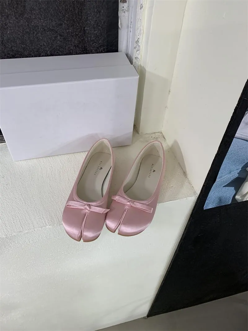 Tabi Shoes Women Slip on Bow Decorated Ballet Flat - Low Top Split Toe Orthopedic Sandals Cute Casual Retro Lightweight Comfortable Walking Loafers Female Solid All-Match for Daily Wear Beach Travel