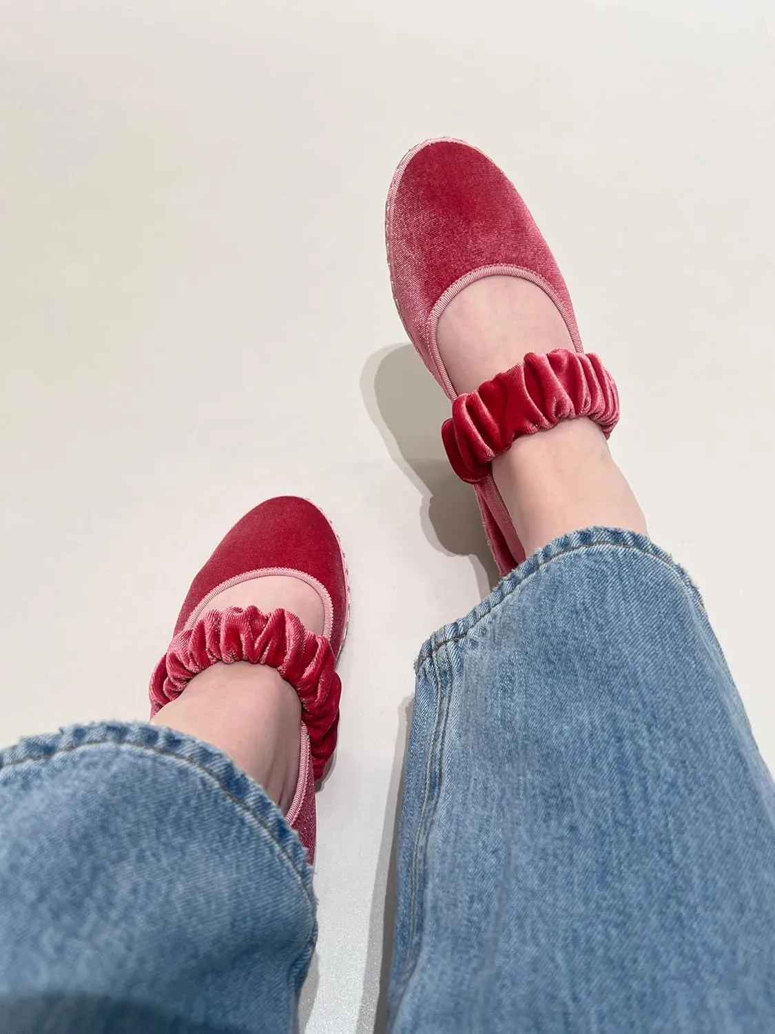 Women's Velvet Mary Jane Flats Round Toe Ballet Shoes Wide Strap Design with Burgundy Trim